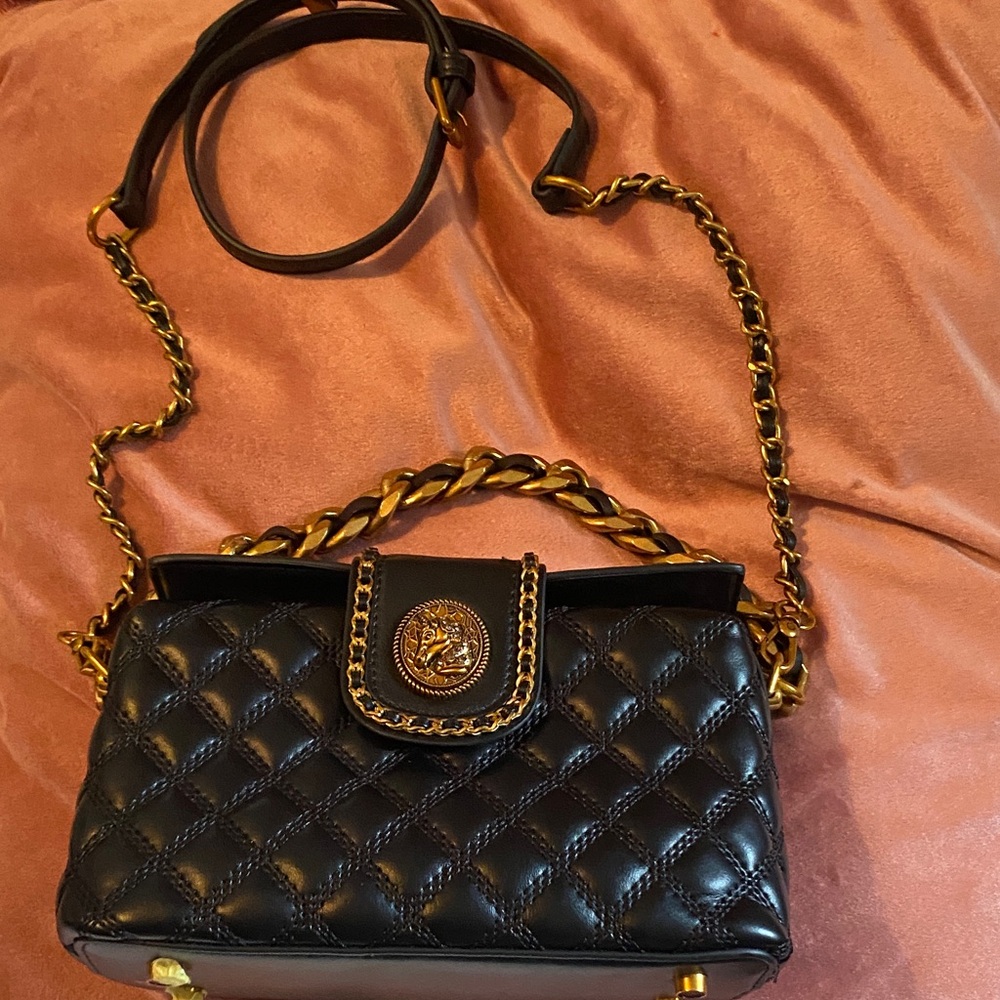 Elegant Black Quilted Crossbody Bag with Gold Chain